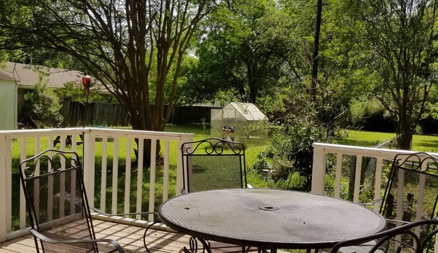 5 minutes to downtown, short drive to beach