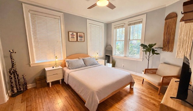 5-Star Starland Retreat: Stylish, Walkable & Near Top Coffee Shops & Bars
