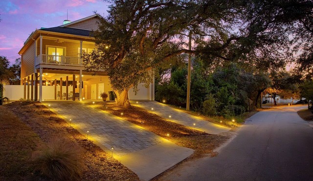 5BR House - 2min WALK to Beach, Swimming Pool, S16