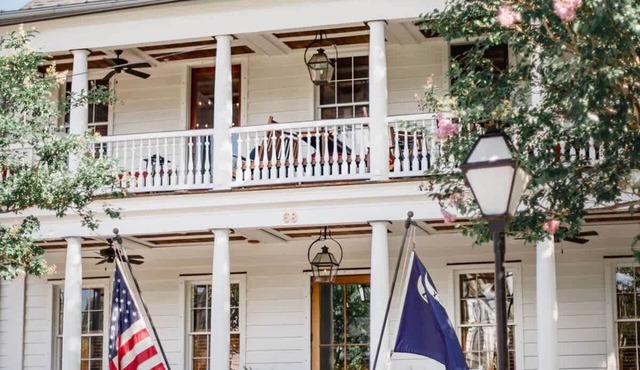 5BR Sleeps 10 | Entire Home | 2 Kitchens, Parking | King St | Charleston