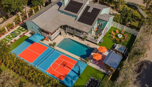5BR, Sleeps 16, Htd Pool, Hot Tub, 5 min to IMG in Bradenton