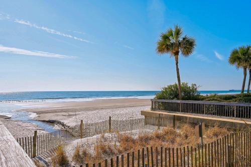 650 Feet to the Beach! Arcadian Shores Townhome