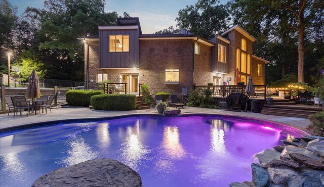 7+acre Gated, Wooded Estate, Pool, Pickleball/Basketball Court, HotTub, GameRoom