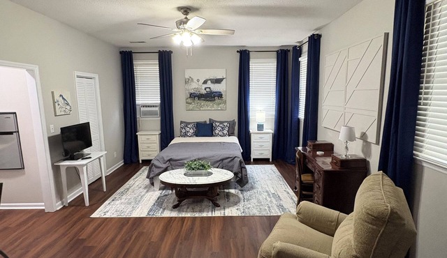 95% Remodeled Bedroom Efficiency Suite - 30 Night Minimum