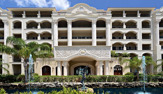 AFFORDABLE BEACHFRONT LUXURY 3 BR CONDO 4TH FL THE FAMOUS LANDMARK OF COZUMEL in Cozumel