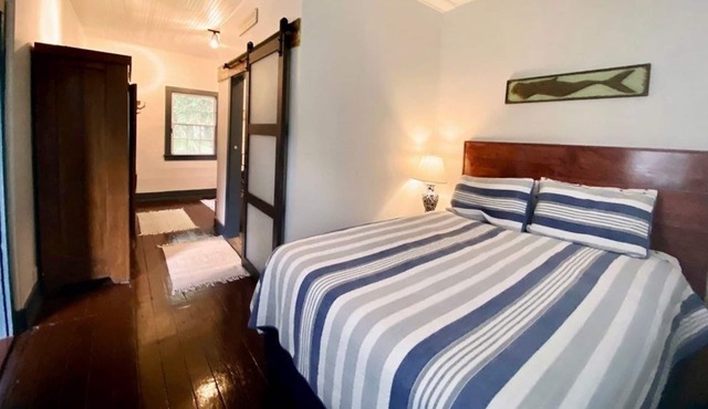 Attached guest cottage/studio one short block from the beach.