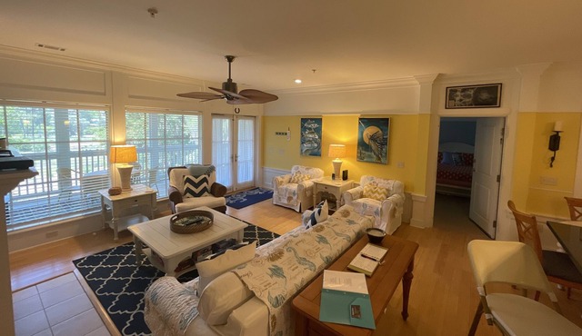 "BEACH RETREAT! PET FRIENDLY,LAND TRANSPORTATION INCLUDED
