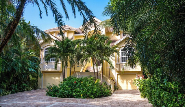 Beachfront Paradise - Directly On The Beach! in Captiva