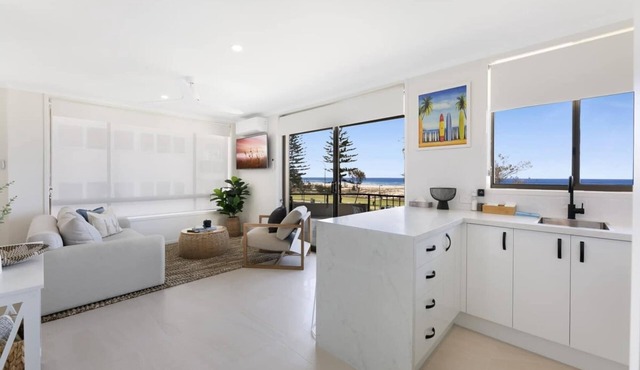 Beachfront Studio with Balcony & Stunning Views in Coolangatta