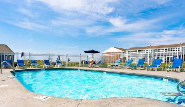 Beachfront Studio in Dennis Port w/Kitchenette in Dennis Port