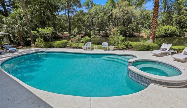 Beautiful Home with Views of Harbour Town Golf Course!