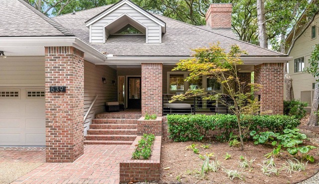 Beautiful Kiawah river marsh and golf course view home. 5-10 min walk to beach!
