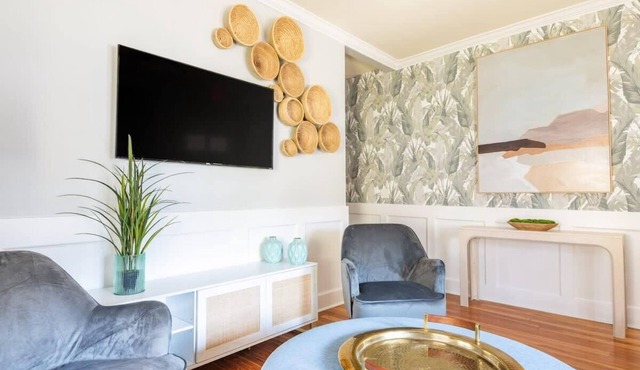 Beautiful King Street 4 Bedroom! 30 Day Rental