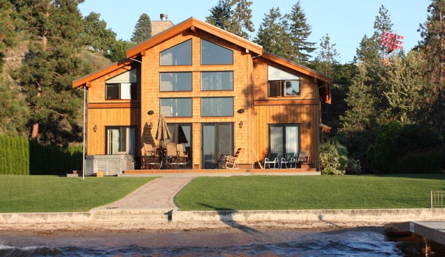 Beautiful Lakefront Property in Naramata, British Columbia, Canada in Naramata