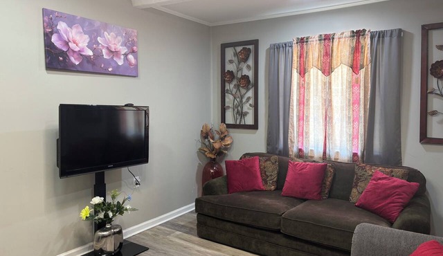 BEAUTIFUL VACATION HOME 2-bedroom and 1 bathroom in Forest City