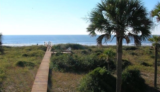 Best BEACHFRONT Kiawah Rates! Pup Friendly. Guests Love My Cozy Home.