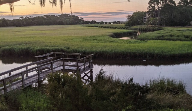 Best views of tidal river & Ocean Course, wlk to beach, private dock, Super Home