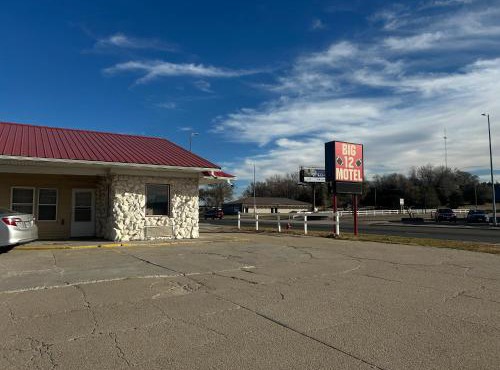 Big 12 Motel Broken Bow NE in Broken Bow