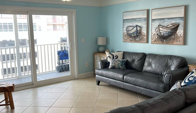 Big LUXURY Penthouse villa with stocked kitchen,WiFi Pool/Hot tub,comfy beds.