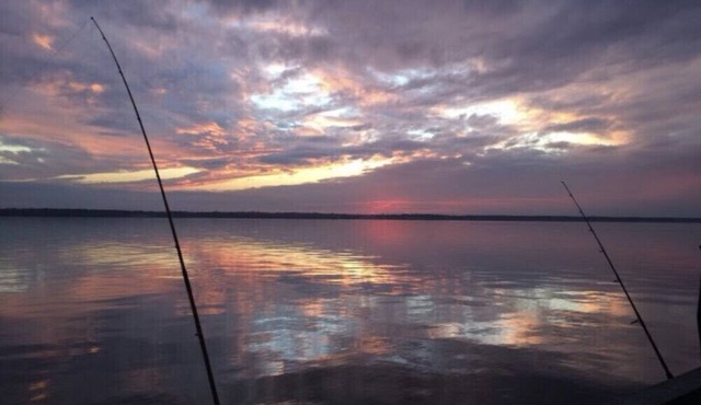 Big water lakefront with sunset views, large deck, private dock