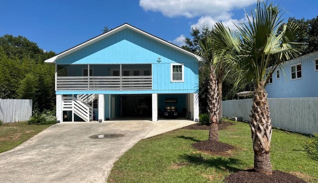 Big Wave ~ Top Rated Modern Beach home. 5Br, 3 Full baths. Beach only 3 min away