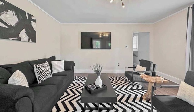 Black and white chic retreat