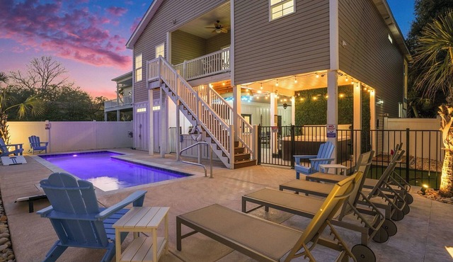 Brand NEW Heatable PRIVATE Pool| Mini-Golf |Hot Tub| Steps2Beach| Ground Floor Suite, Perfect for Families, Close to Everything in NMB!