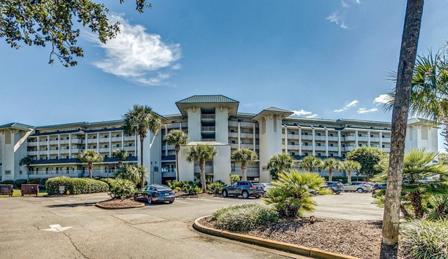 Bridgewater condo in Litchfield by the Sea!