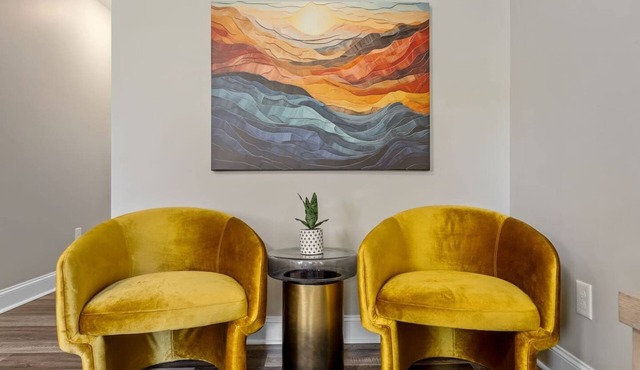 Bright & Modern New Home, King Beds | Sleeps 8 |10 min to Greenville & Paris Mtn in Taylors
