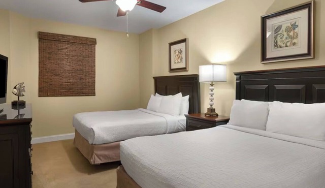 Bright Villa | Resort Pools & Lazy River | Walk to Dining