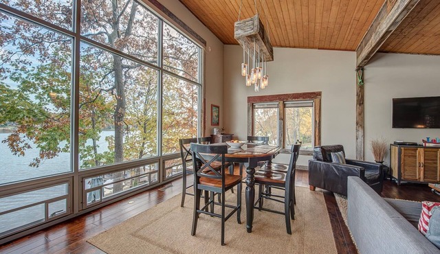 Bubba's Cabin - Modern Rustic Lakefront Cabin