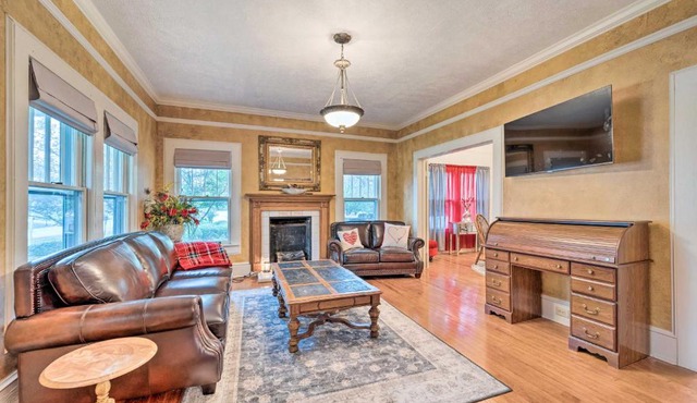 Burgaw House w/Large Covered Porch & Swing!