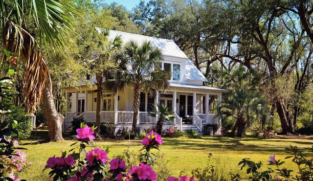 Captain's Quarters Charming 2-bedroom cottage in superb Johns Island