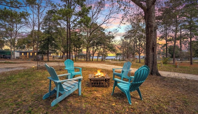 CatDaddy Cabin - Lake Marion Cabin in Santee - lake view, fire pit, boat parking