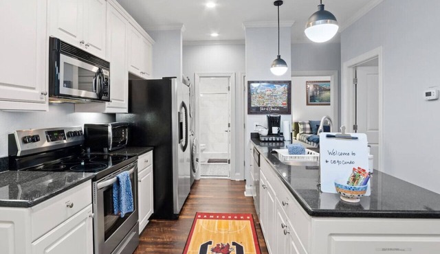 CB90 Condo: USC, Ft Jackson, Walk to Devine St.