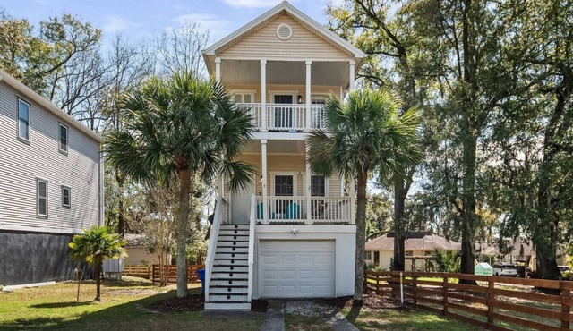 Charleston 3BR Home · 3 Baths · Porches · Dogs OK