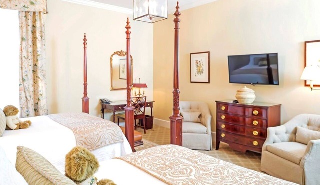 Charleston Family Getaway: Deluxe Double Queen, Planter Inn, By City Market