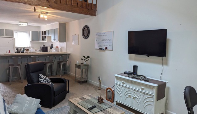 Charming 2-bedroom townhome in Summerton with WiFi and AC in Summerton
