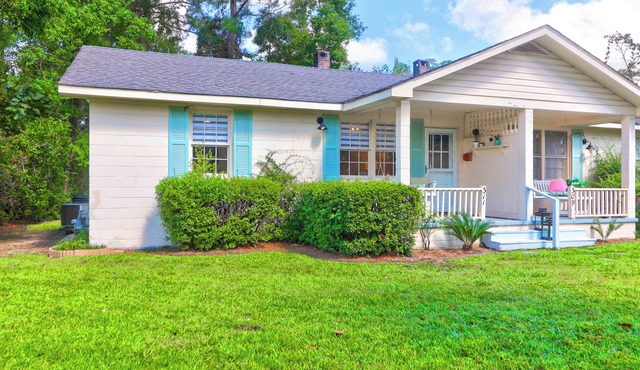 Charming 2-bedroom cottage in Historic Downtown Summerville