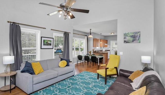Charming 3/2 Walking Distance Williams-Brice Close, Campus, Short Drive FT JAX