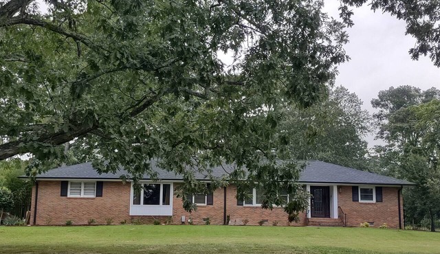 Charming 3-bedroom house in convenient Botany Woods Area of Greenville in Greenville