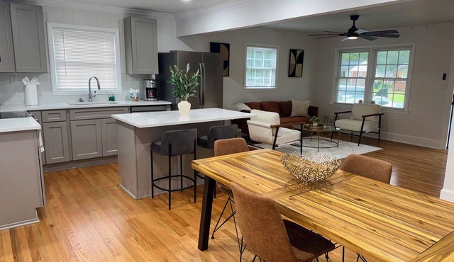Charming 3-bedroom house with WiFi and AC in Charlotte in Charlotte
