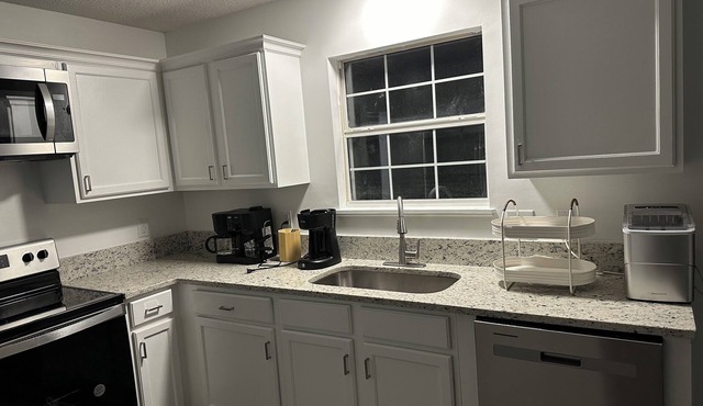 Charming 4-bedroom house with AC and WiFi in amazing Columbia