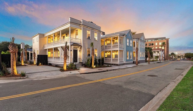 Charming Downtown 6BR - Steps to King St!
