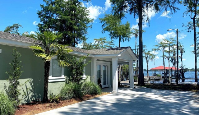 Charming Lakeside 3-bedroom cottage in awesome White Lake with AC, WiFi in Elizabethtown
