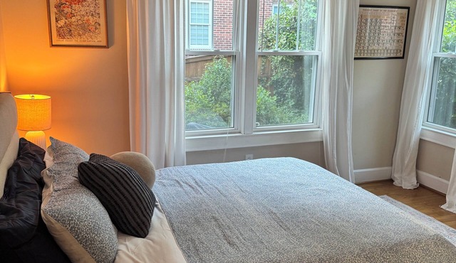 Charming Shandon Home Steps to Restaurants & Shops