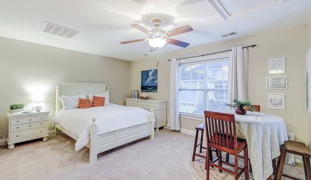 Charming studio with 3 pools, kitchenette & AC