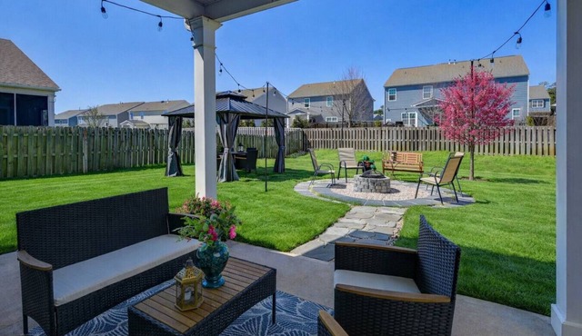 Cherry Meadow 5BR Escape | Outdoor Fireplace in Chapin