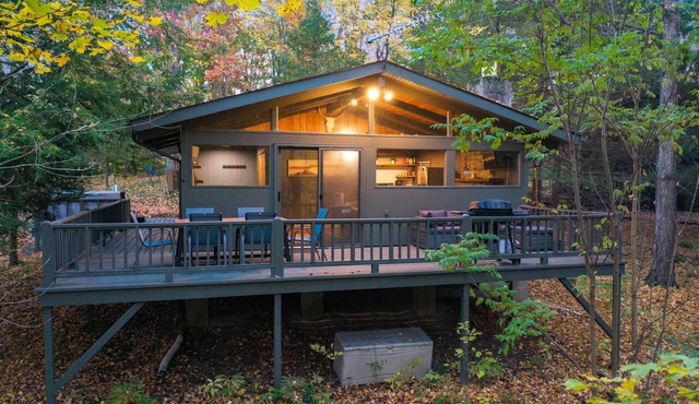 Chicory Cliffs | Hocking Hills, Views, Hot Tub in Rockbridge