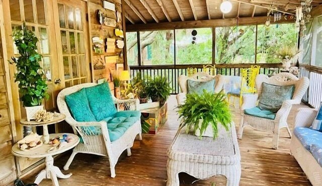 Classic Style Sullivan's Island house - Very Charming! 2 blocks to beach/1 Month Minimum Only!